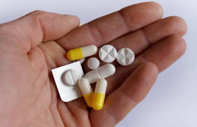 А вдруг поможет: какое отношение к коронавирусу имеют лекарства от малярии и ВИЧ