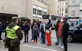 Пассажиры из Дохи грозят объявить голодовку из-за принудительной обсервации