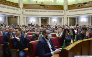 Лікування COVID-19: Рада дозволила застосувати не зареєстровані в Україні лікарські засоби