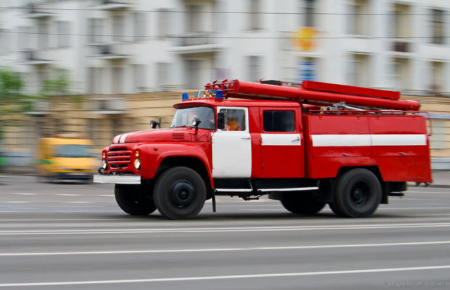В Киеве вспыхнул масштабный пожар на продуктовом рынке, видео
