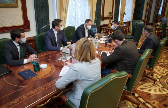 Збільшення оплати праці медиків: Зеленський зробив заяву