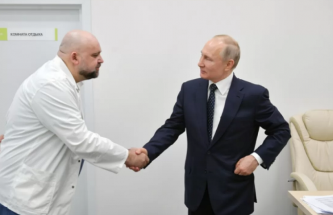 Коронавирусом заразился врач, который здоровался за руку с Путиным