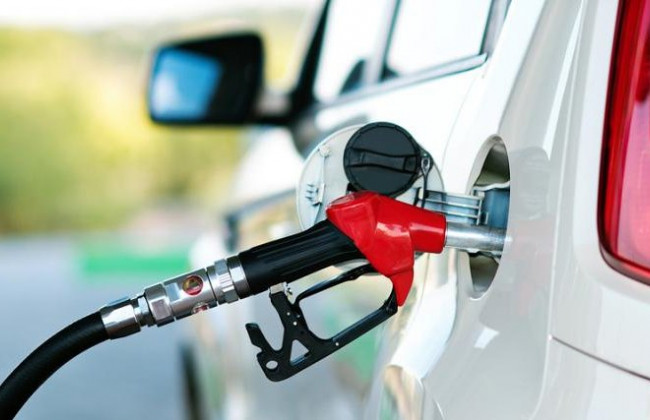 В Україні стрімко падають ціни на бензин: що слід знати водіям