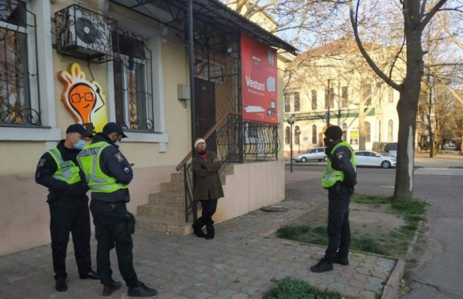 В Николаеве копы задержали дебошира с самодельным ножом