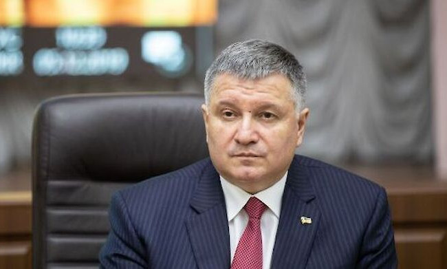 Страна начнет возвращаться к нормальной жизни не раньше 15 мая, — Аваков