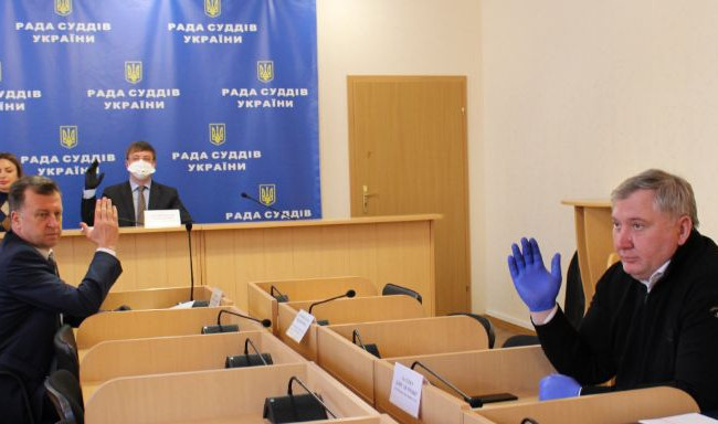 РСУ звернулася до керівництва держави щодо обмеження суддівської винагороди: з’явився текст рішення