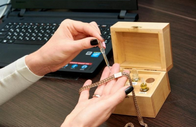 Уряд дозволив працювати ломбардам та автомагазинам під час карантину