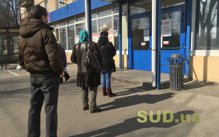 За чем киевляне стоят в очередях субботним утром — карантин в Киеве 4 апреля