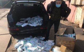 В Киеве на Дарнице мужчина занимался незаконной торговлей масками