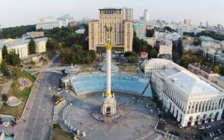 У самому центрі Києва спалахнула потужна пожежа: відео