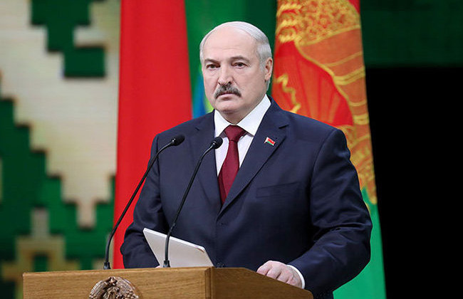 Люди, возьмитесь за голову и успокойтесь: Лукашенко призвал прекратить панику с COVID-19, видео