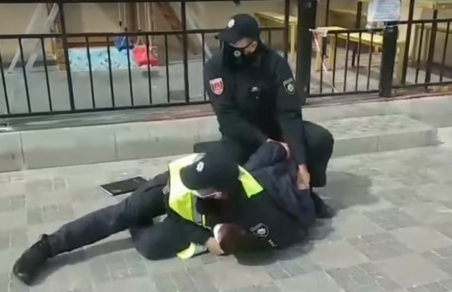 В Одессе копы скрутили хозяина кофейни за несоблюдение карантина: видео