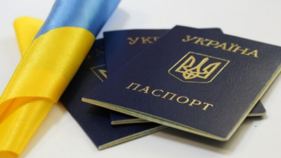 Відмова у видачі паспорта у вигляді паспортної книжечки: правова позиція КАС ВС