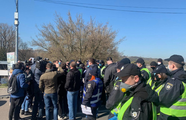 Потасовка в столичном Гидропарке: полиция задержала «ярых нарушителей карантина»