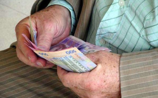 Коли пенсіонери отримають одноразову допомогу 1000 грн: відеороз'яснення Пенсійного фонду
