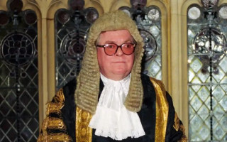 В Великобритании от коронавируса умер один из авторитетных судей в отставке