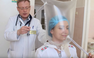 У Харкові лікарі придумали, як рятувати хворих на коронавірус за допомогою пакетів: відео