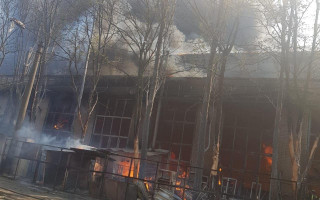 Масштабна пожежа у Києві: 2000 квадратних метрів вогню, відео