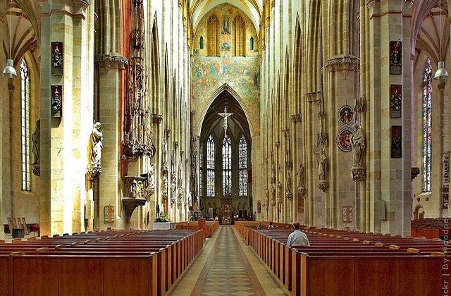 Жодних богослужінь на Великдень: німецькі суди погодились із загальною забороною