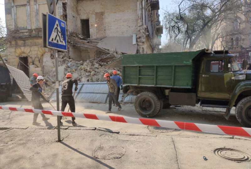 В Одессе обрушился дом: первые подробности и фото