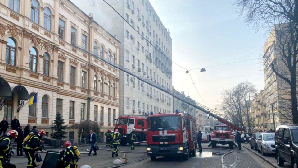 Мощный пожар в центре Киева: подробности