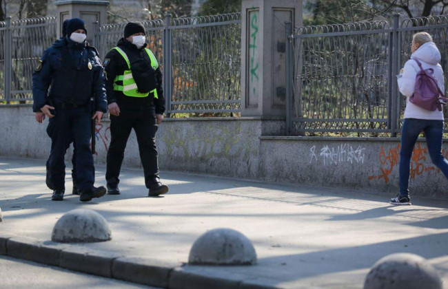 Жителям Закарпатья официально запретили выходить на улицу