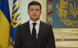 Зеленський повідомив про скорочення зарплат суддів та держслужбовців