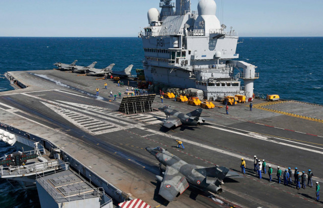 Коронавірус у Франції: заразився екіпаж авіаносця «Шарль де Голль»