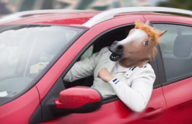 Карантин по-немецки: водителям запретили ездить за рулем в самодельных масках