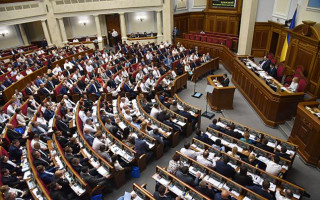 Зміни до Держбюджету та питання коронавірусу: що розгляне Рада на позачерговому засіданні