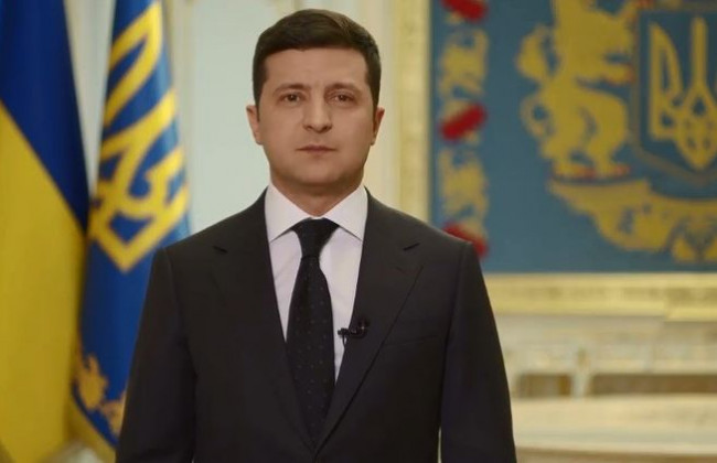 Зеленський повідомив про скорочення зарплат суддів та держслужбовців