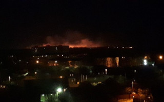 Выкручивали пальцы и отобрали телефон: в Броварах задержали журналиста, который снимал пожар