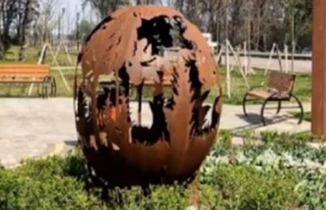 В Киеве накануне Пасхи появился необычный арт-объект: видео