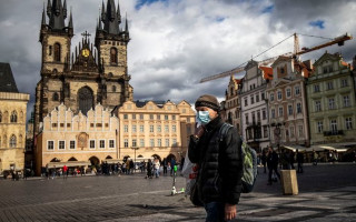 Чехия выходит из карантина: открываются магазины и срываются маски