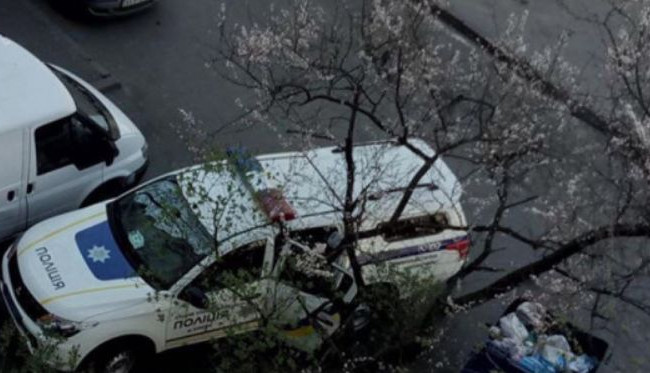 Забризкали продавчиню газом: у Києві злочинці напали на магазин