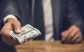 Отримав хабар від забудовника: екс-слідчий Генпрокуратури постане перед судом