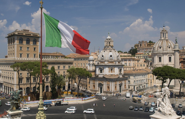 Поездка на море во время карантина: в Италии оштрафовали депутата