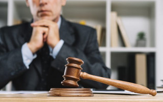 Адвокат із діючим свідоцтвом не може вважатися безробітним: постанова КАС ВС