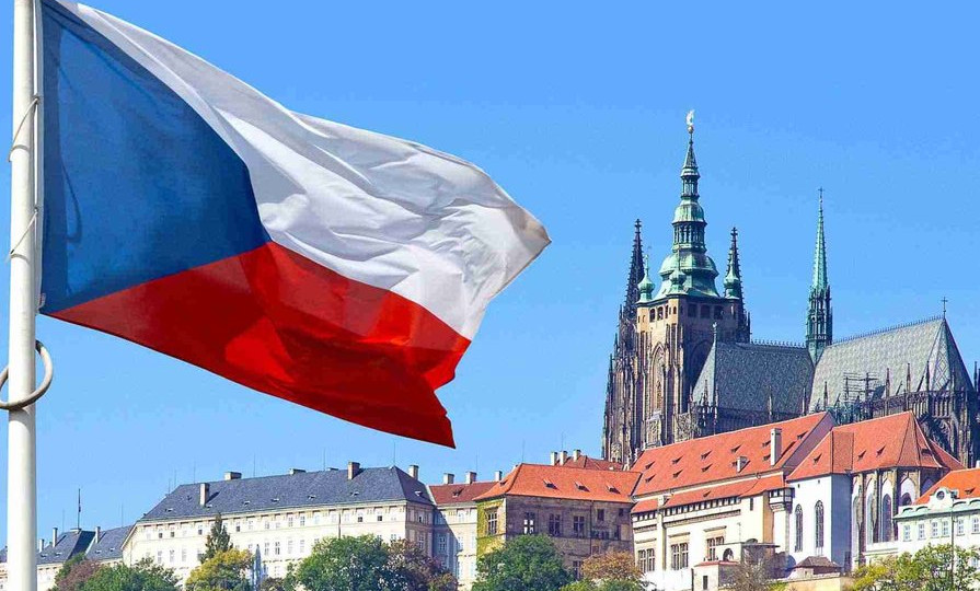 Дозволять весілля та відкриють ринки: як Чехія виходить з карантину