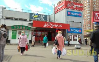 Закончился дождь и люди поспешили за покупками — как живет столица в самоизоляции 15 апреля, фото