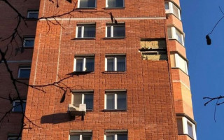 В Киева в элитной многоэтажке отпала часть стены: появились фото