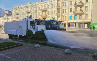 Як у Києві проводять дезінфекцію вулиць та будинків з виявленими випадками коронавірусу