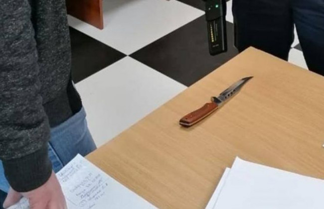 На Київщині громадяни намагалися пронести до судів ножі та газові балончики