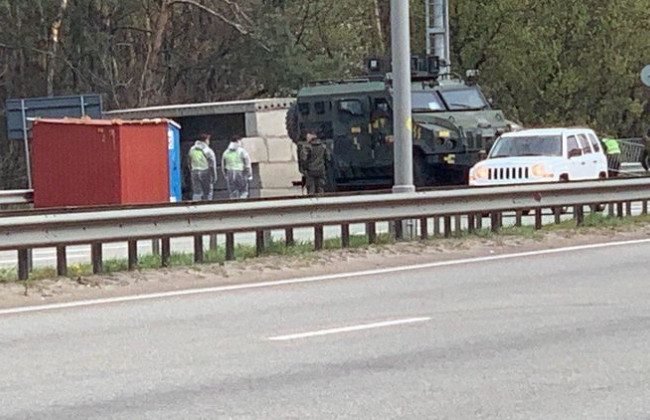 Стало известно, что происходит на блокпостах в Киеве, где всем должны мерять температуру