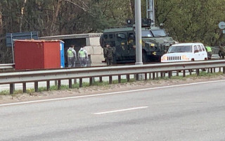 Стало известно, что происходит на блокпостах в Киеве, где всем должны мерять температуру