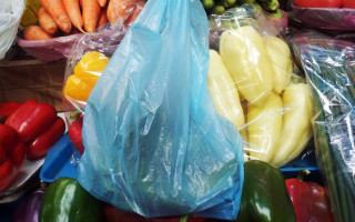 Не обгорнули продукти пластиком: на Прикарпатті суд оштрафував керуючу супермаркету на 34 тисячі