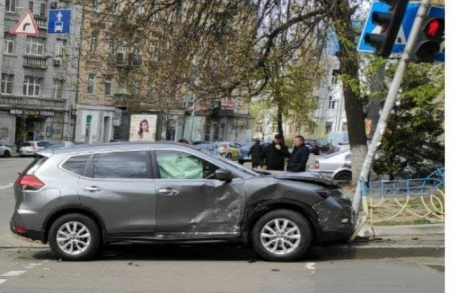 ДТП с пострадавшими в Киеве: две иномарки не поделили дорогу