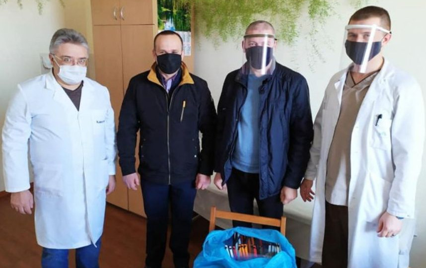 На Вінниччині працівник суду на 3D-принтері виготовив захисні щитки для медиків