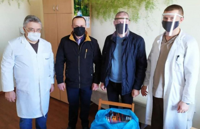 На Вінниччині працівник суду на 3D-принтері виготовив захисні щитки для медиків