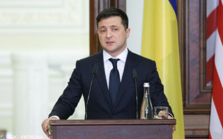 Лікарям доведеться вибирати, кому жити: Зеленський очікує спалах COVID-19